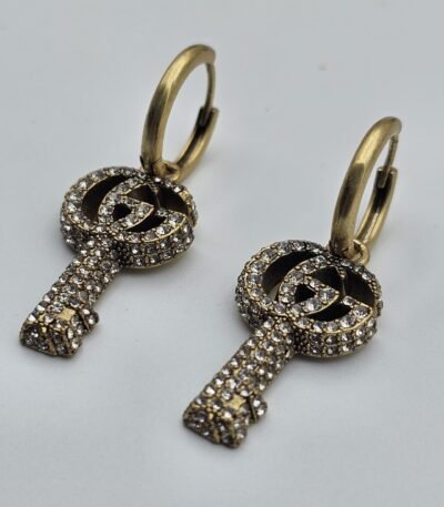 gucci modeli full taşlı anahtar model antik gold gg küpe