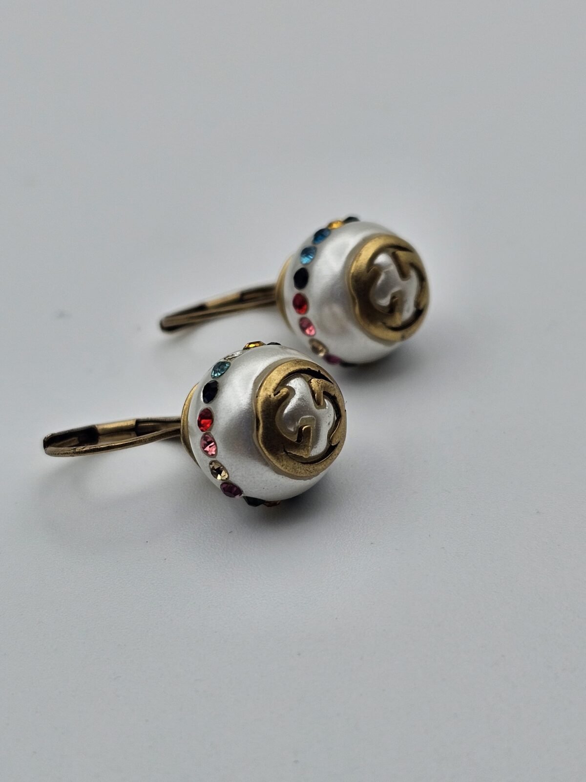 gucci modeli renkli taşlı incili antik gold gg küpe