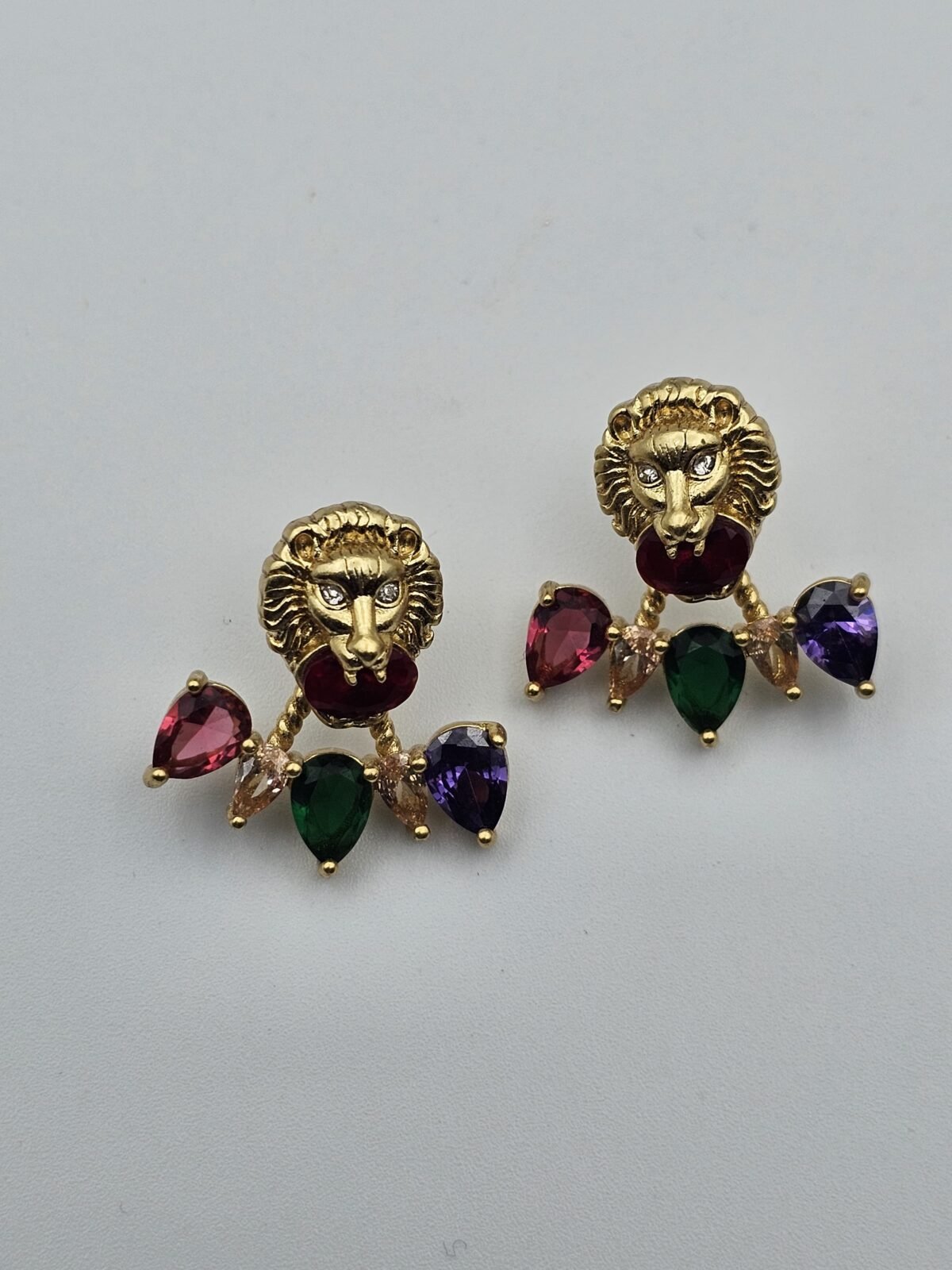 gucci modeli renkli taşlı kaplan başı gold gg küpe