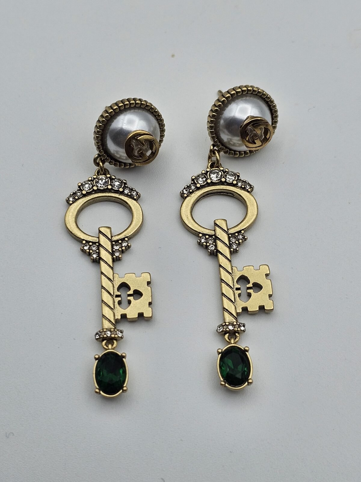 gucci modeli taşlı incili anahtar model antik gold gg küpe