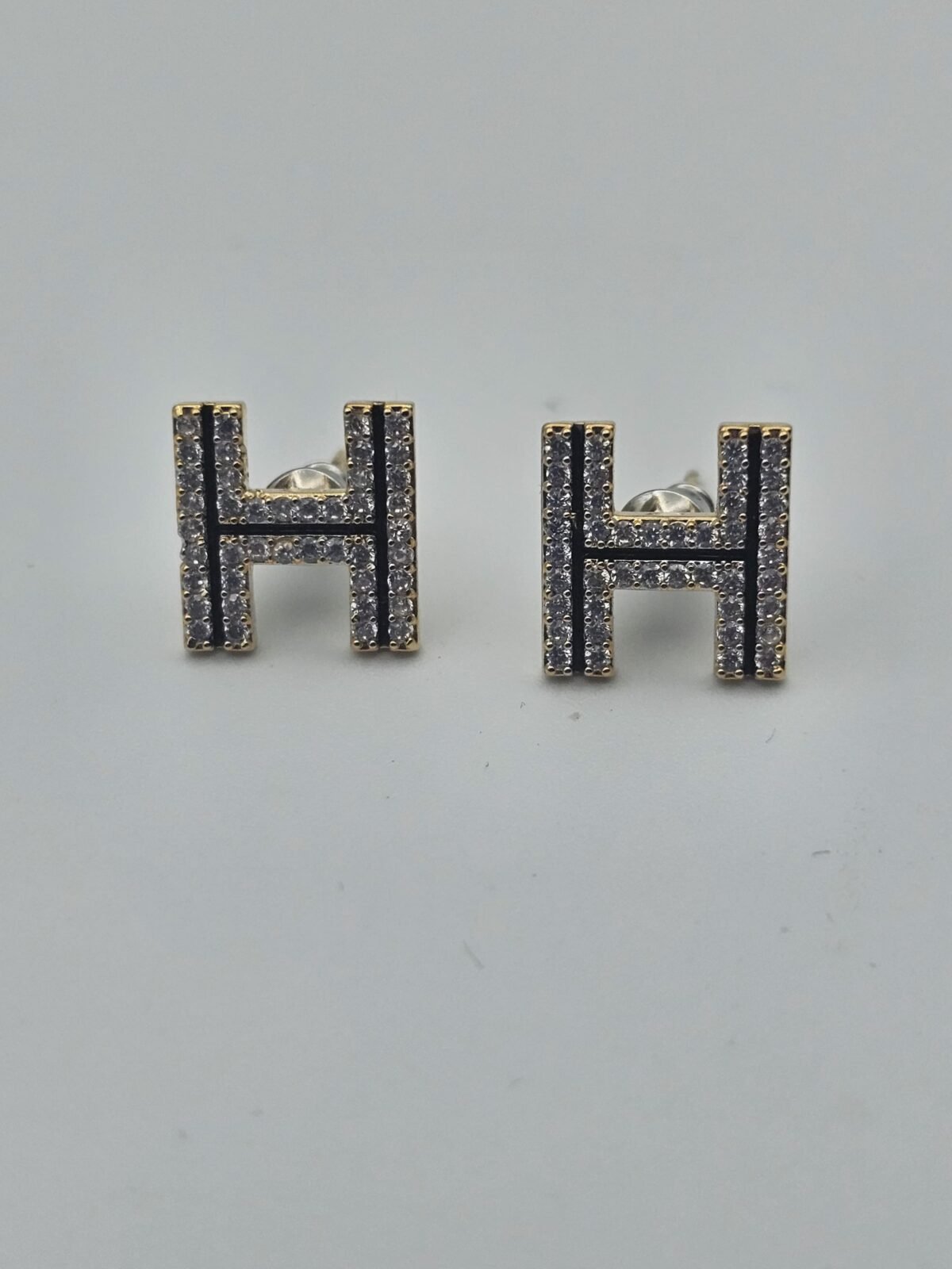 hermes modeli siyah şerit mineli taşlı gold küpe