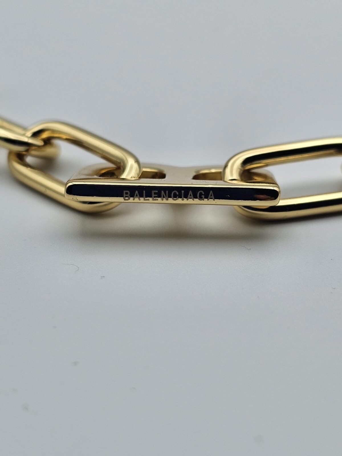 Balenciaga modeli gold bileklik