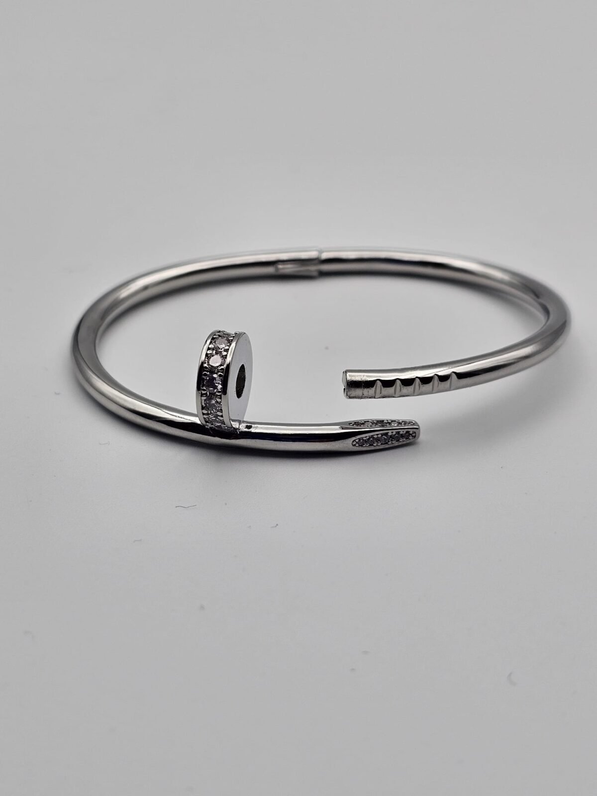 Cartier civi modeli gümüş taşlı bilezik