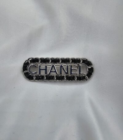 Chanel modeli derili gümüş cc broş