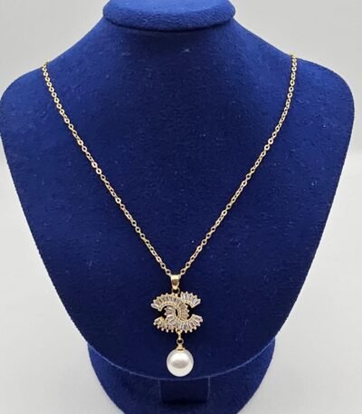 Chanel modeli inci taşlı gold altın cc kolye