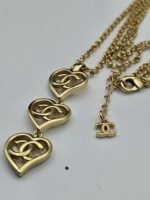 Chanel modeli kalpli gold altın cc kolye