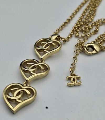 Chanel modeli kalpli gold altın cc kolye