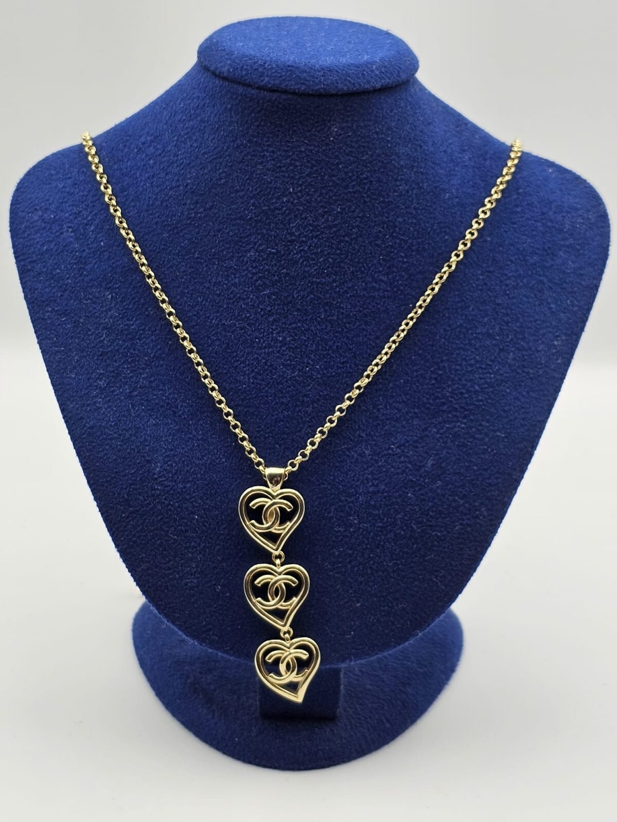 Chanel modeli kalpli gold altın cc kolye