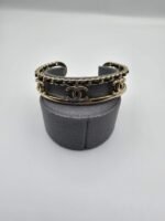 Chanel modeli siyah derili gold cc bileklik