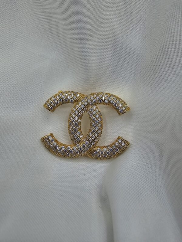 Chanel modeli taşlı gold cc broş