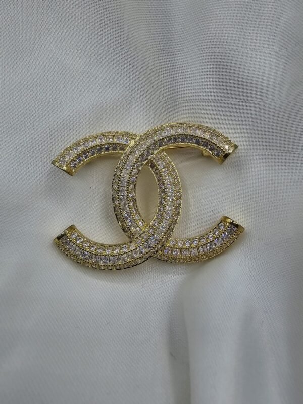 Chanel modeli taşlı gold cc broş