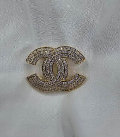 Chanel modeli taşlı gold cc broş