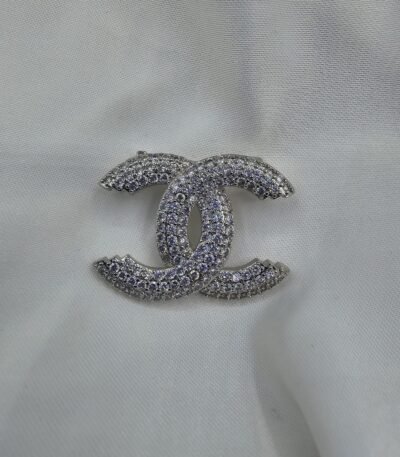 Chanel modeli taşlı gümüş cc broş10