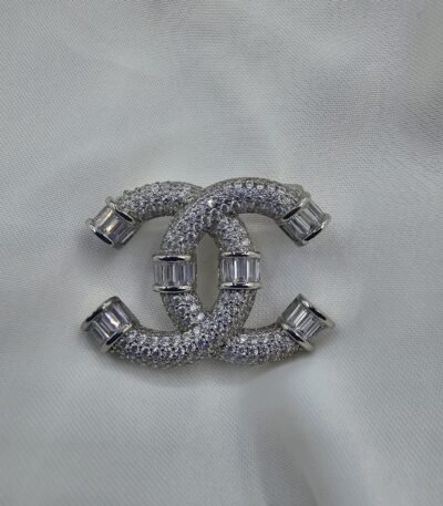 Chanel modeli taşlı gümüş cc broş