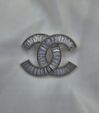 Chanel modeli taşlı gümüş cc broş