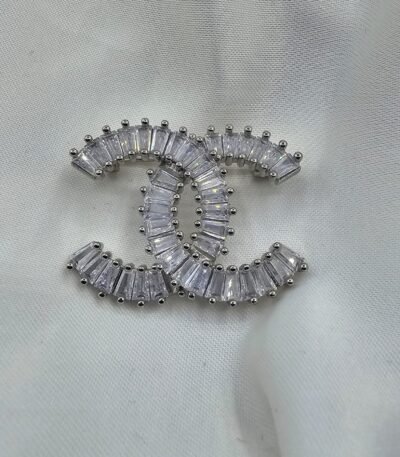 Chanel modeli taşlı gümüş cc broş