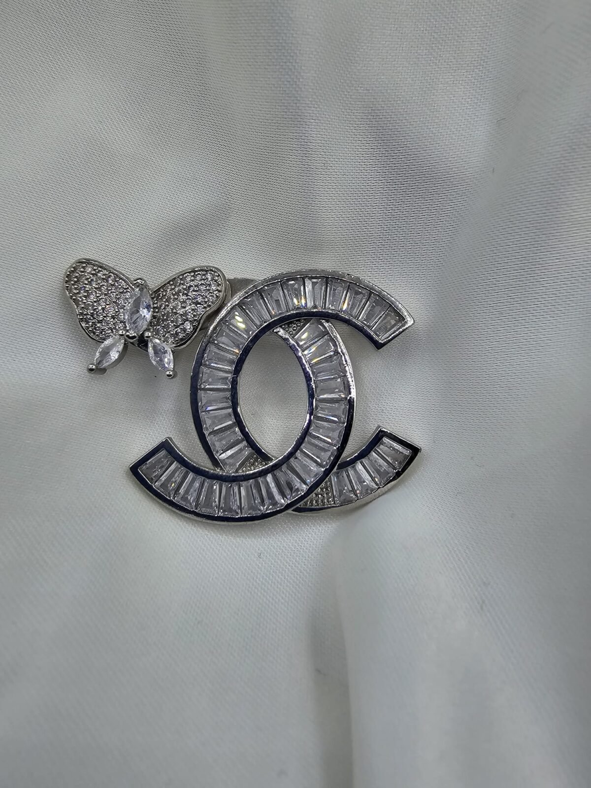 Chanel modeli taşlı kelebek gümüş cc broş