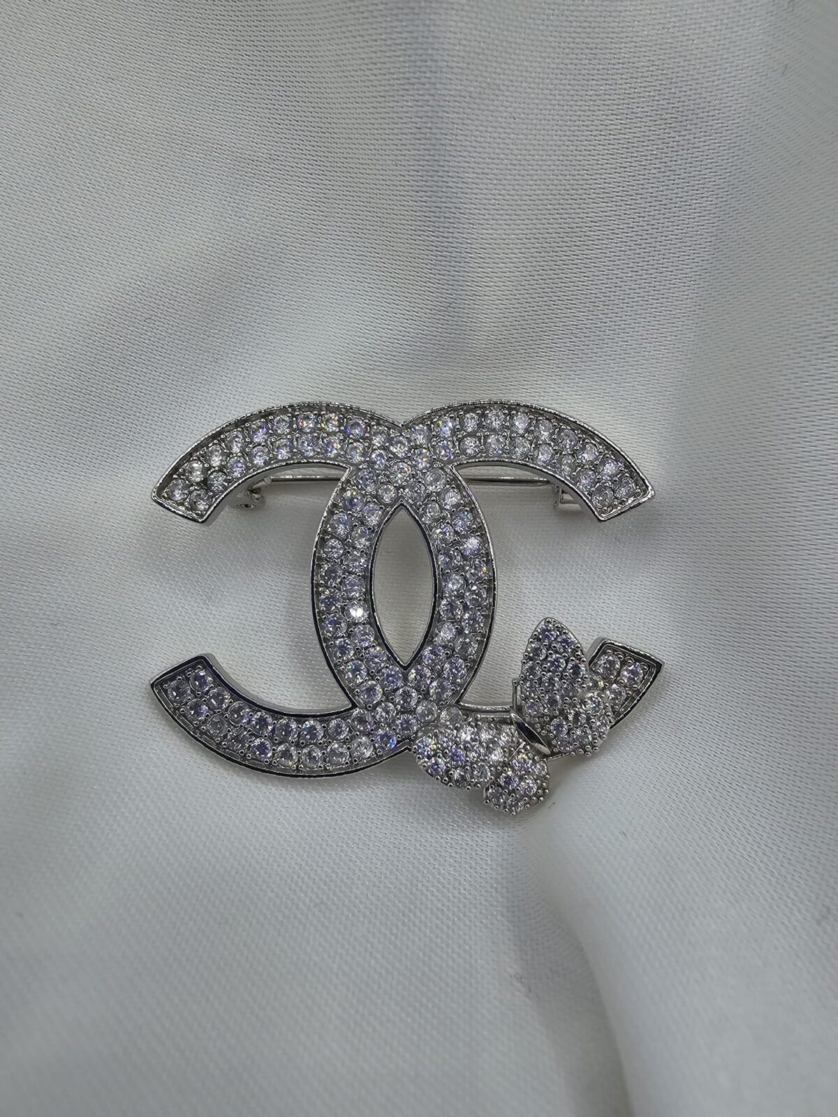 Chanel modeli taşlı kelebelek gümüş cc broş