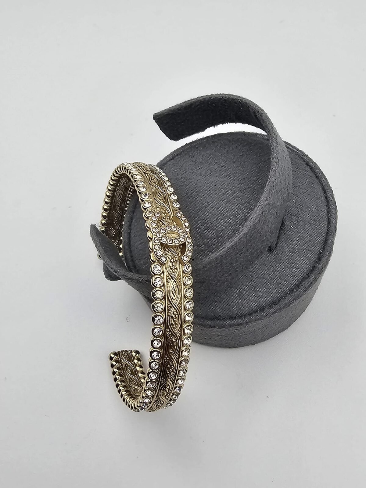 Chanel modeli taşlı light gold cc bileklik