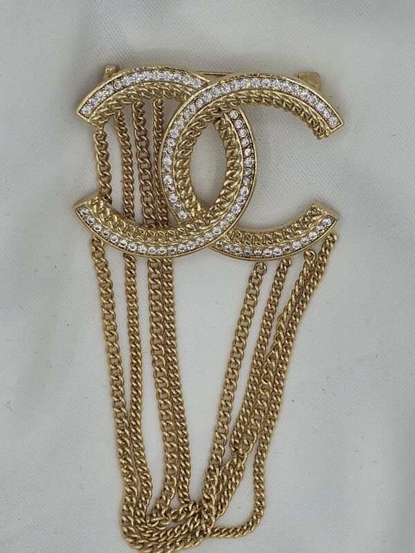 Chanel modeli taşlı zincirli gold gümüş cc broş