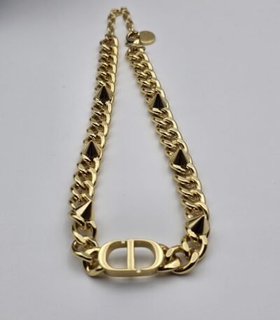 Christian dior modeli cd yazılı gold dior kolye