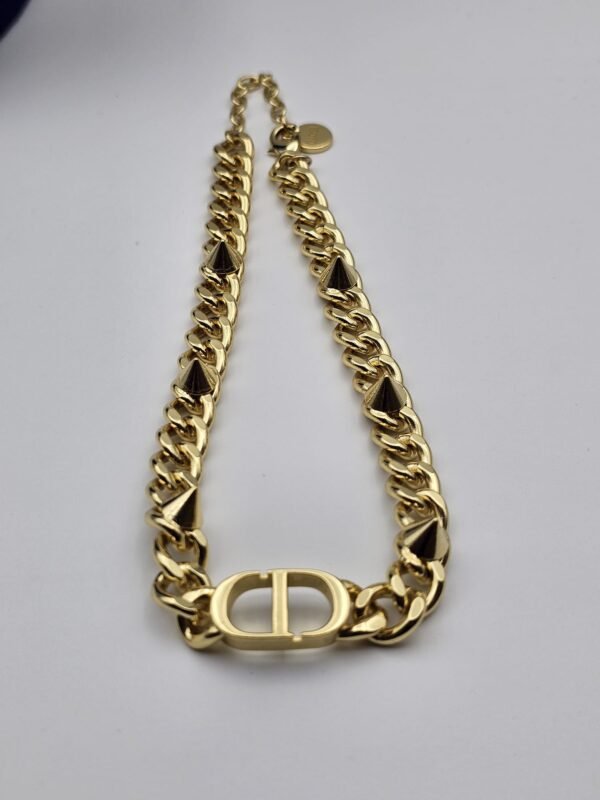 Christian dior modeli cd yazılı gold dior kolye