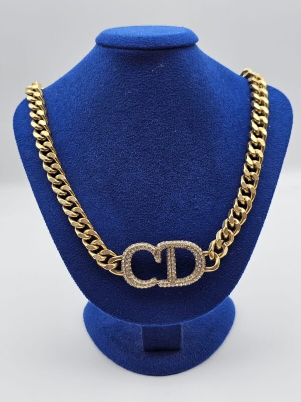 Christian dior modeli taşlı cd yazılı gold dior kolye