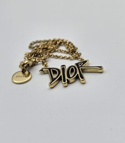 Christian dior modeli yazılı siyah mineli gold altın dior kolye