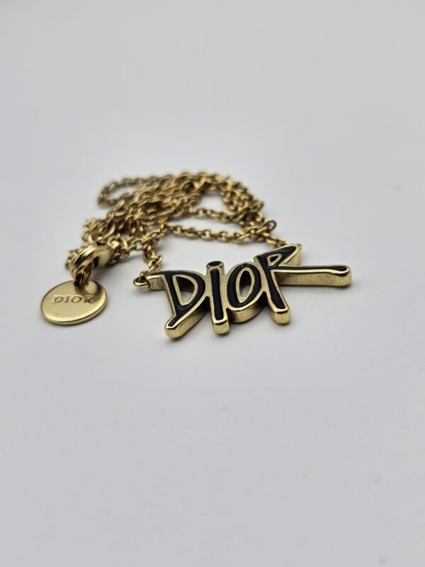 Christian dior modeli yazılı siyah mineli gold altın dior kolye