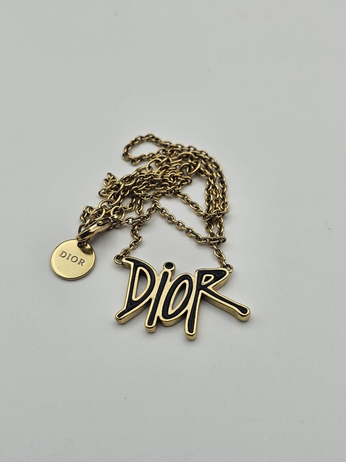 Christian dior modeli yazılı siyah mineli gold altın dior kolye