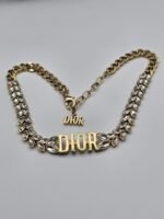 Christian dior modeli yazılı taşlı yaprak gold altın dior kolye