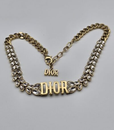 Christian dior modeli yazılı taşlı yaprak gold altın dior kolye