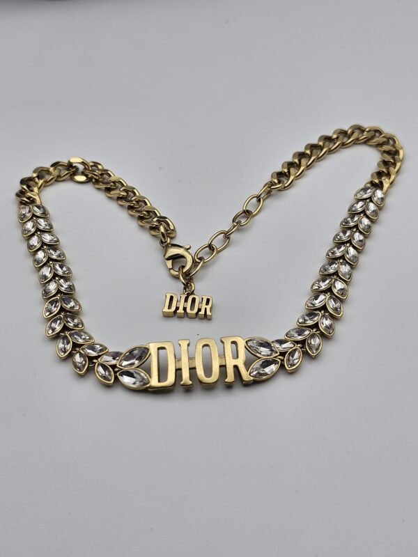 Christian dior modeli yazılı taşlı yaprak gold altın dior kolye