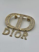 Dior modeli taşlı gold cd broş