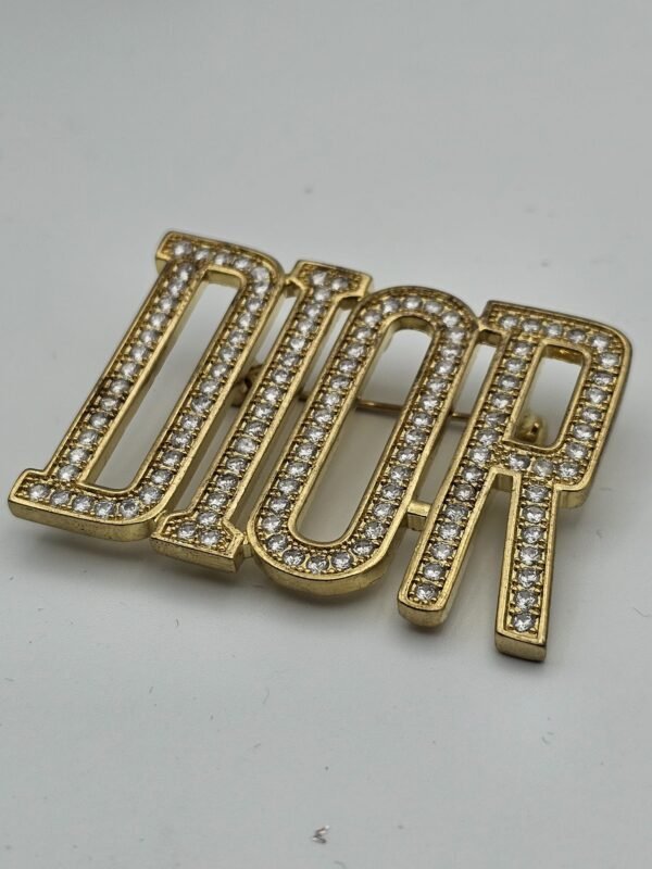 Dior modeli taşlı gold cd broş