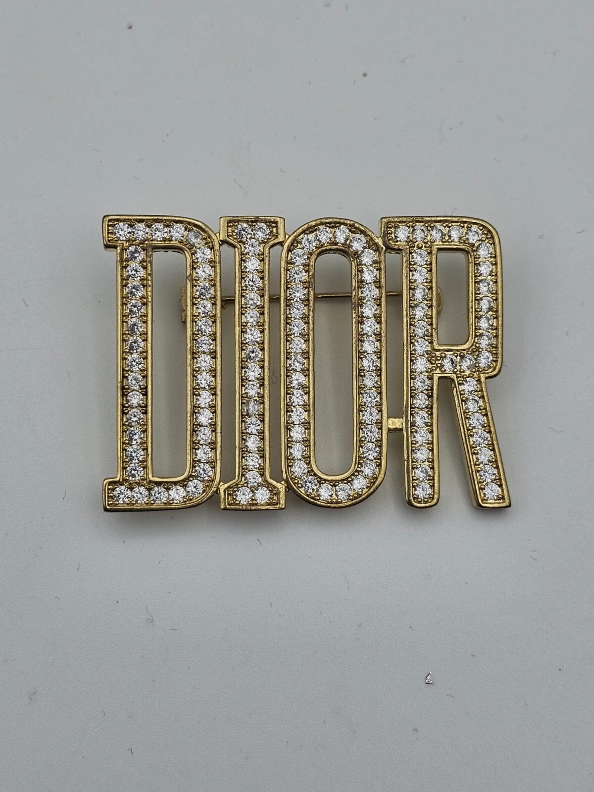 Dior modeli taşlı gold cd broş