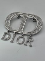 Dior modeli taşlı gümüş cd broş