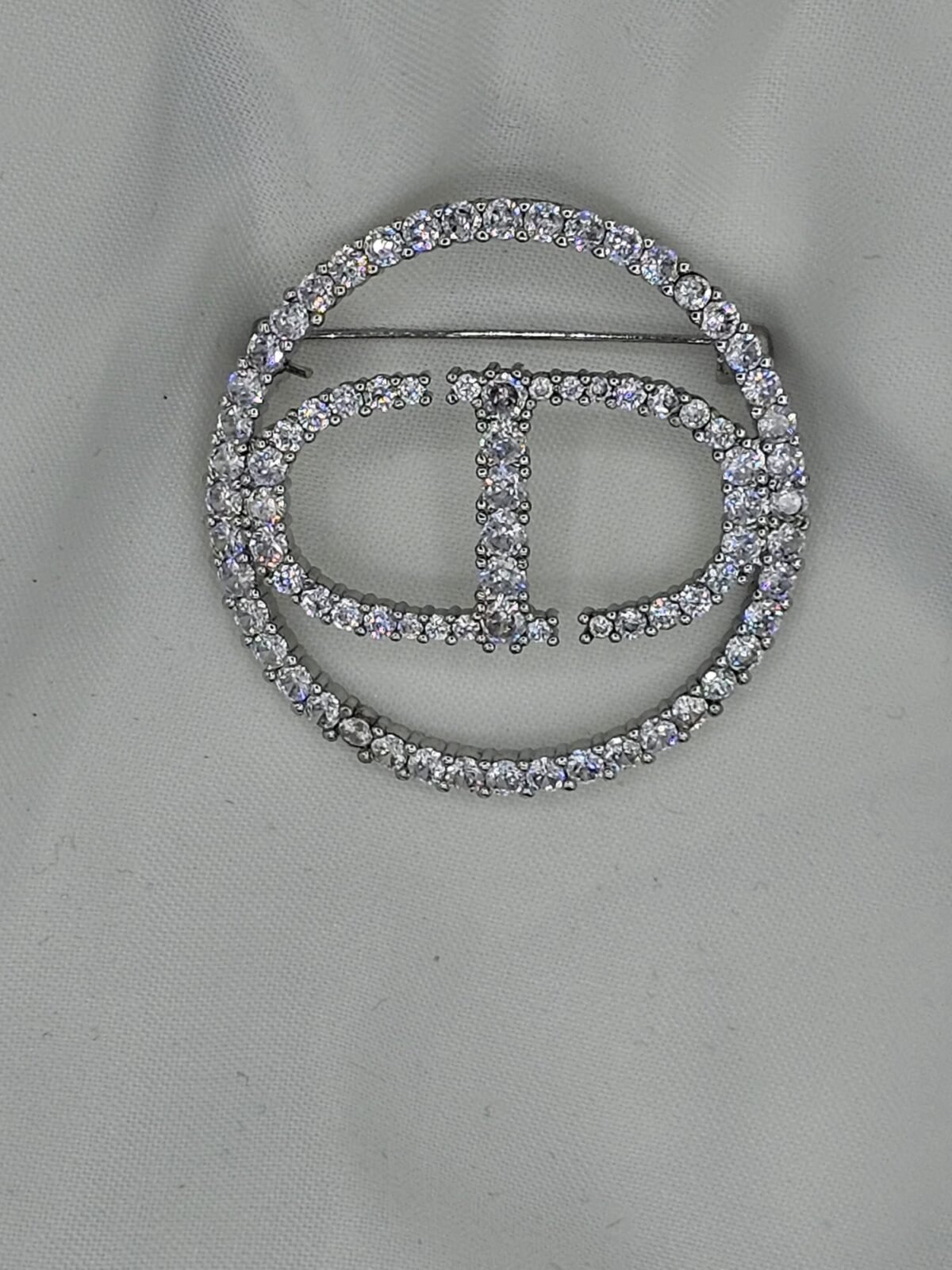 Dior modeli taşlı gümüş cd broş