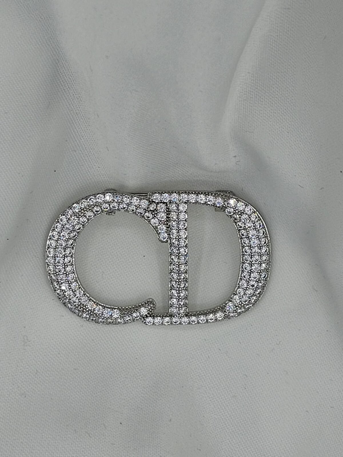 Dior modeli taşlı gümüş cd broş