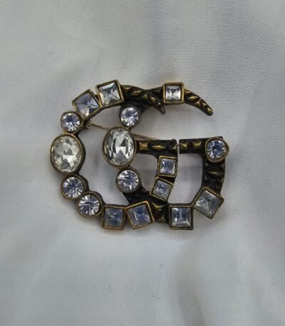 Gucci modeli taşlı antik gold gg broş