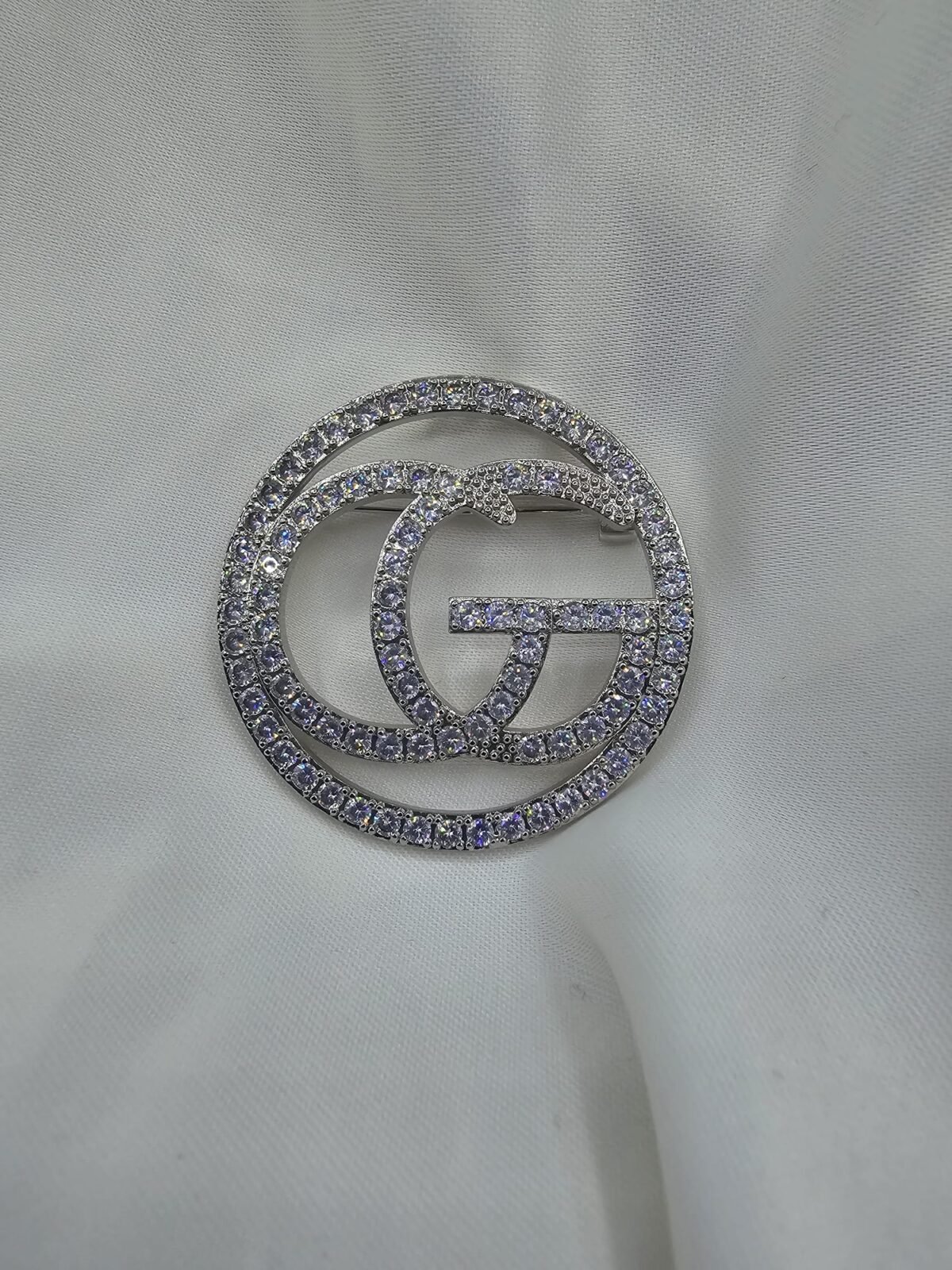 Gucci modeli taşlı gümüş gg broş