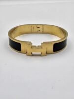 Hermes modeli siyah gold kelepçe h bileklik