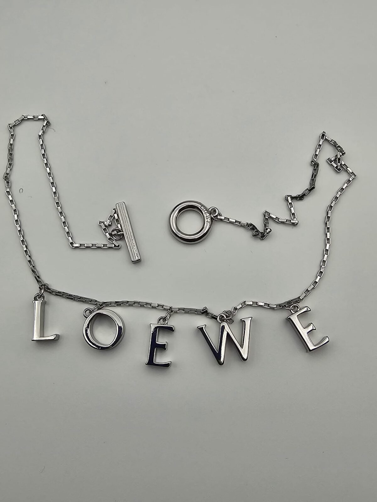 Loewe modeli harfli gümüş kolye