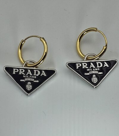 Prada modeli siyah mineli gümüş altın küpe