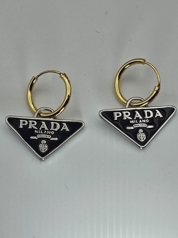 Prada modeli siyah mineli gümüş altın küpe