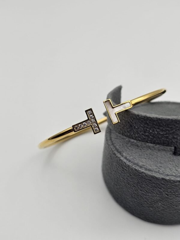 Tiffany modeli taşlı beyaz mineli gold bileklik