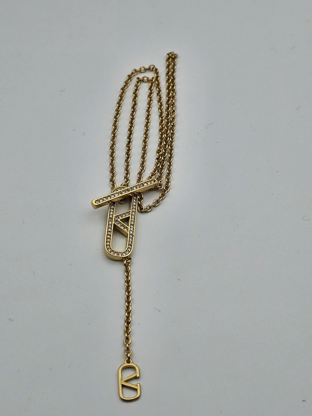 Valentino modeli taşlı gold altın kolye