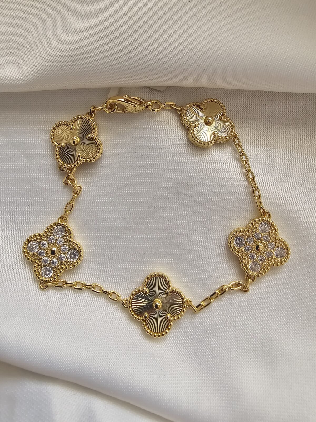 Van cleef modeli 5 yapraklı büyük yonca düz ve taşlı vca gold bileklik