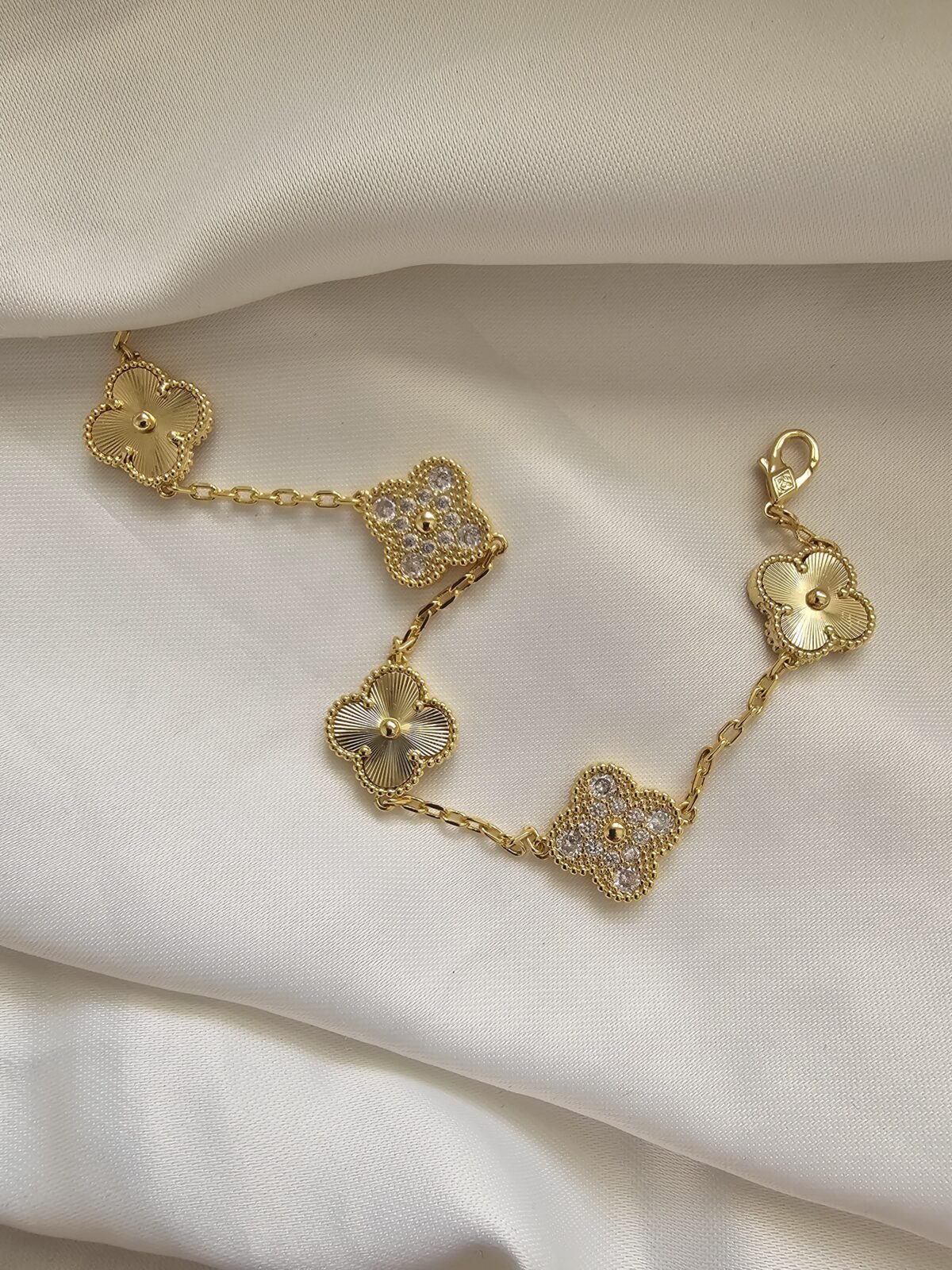 Van cleef modeli 5 yapraklı büyük yonca düz ve taşlı vca gold bileklik