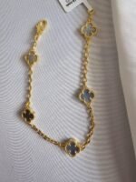 Van cleef modeli 5 yapraklı küçük yonca doğal taş sedef gri vca gold bileklik